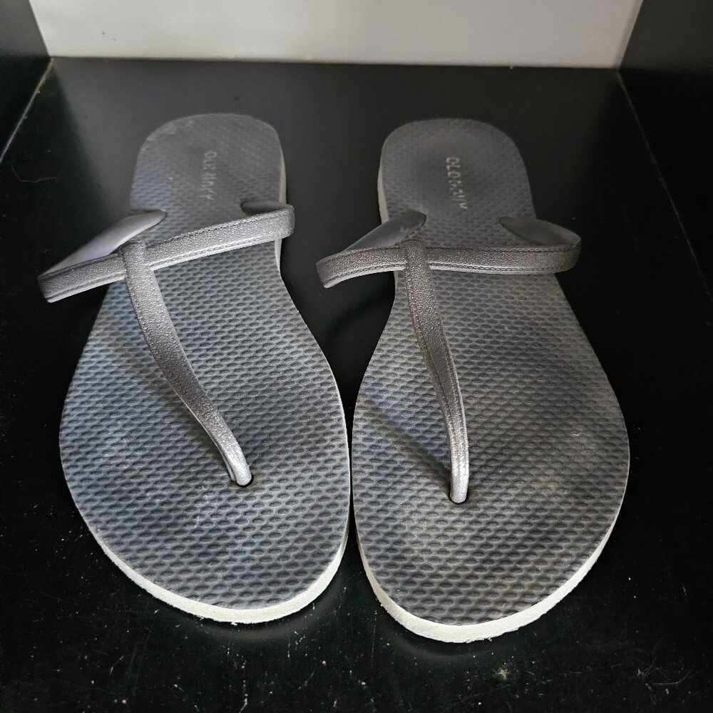 Worn Womens Old Navy Flip Flops Sandals Size 8 Navy Blue